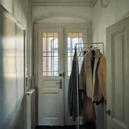 Spacious In Center Apartment *